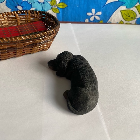 Vintage Sandicast Little Snoozers puppy dog figurine with basket - Picture 4 of 6